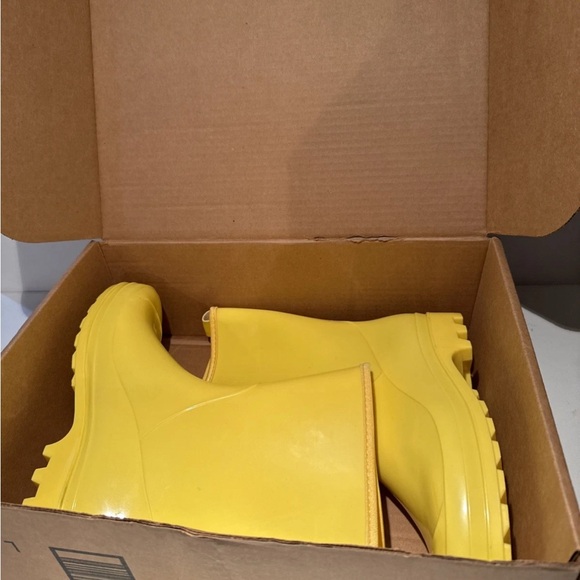 Hisea Yellow Mid-Calf Waterproof Rain Boots – Women’s Size 10 Rubber Rain Boots - Picture 14 of 15